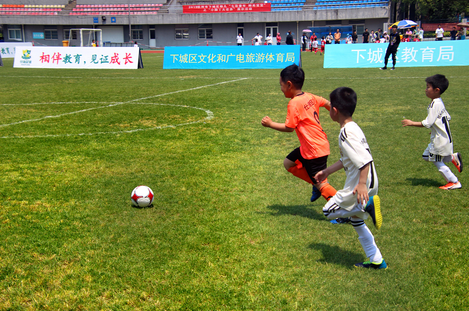 ⚽英超半场：三笘薰造红牌 博纳诺特维尔贝克连击 布莱顿客场2-0谢菲联