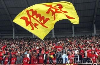 中国足球队神回复中国足球队的微博又一次被球迷顶成了热门